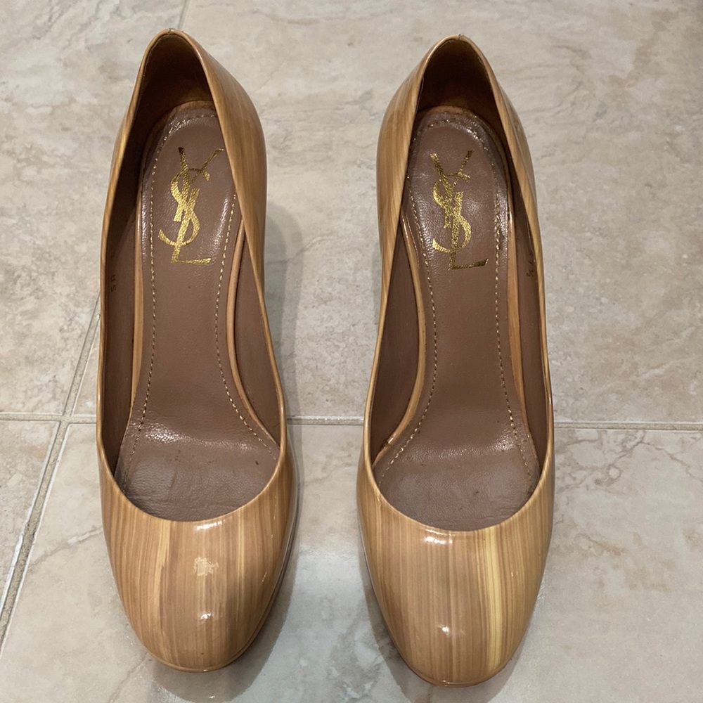 Yves Saint Laurent Pump size 37 1/2 in Nude